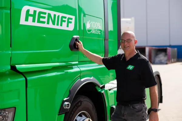 wp-content/uploads/2026/08/Heniff-Transportation-Europe-Branding-Photography-Born-068_Transportation-scaled.webp